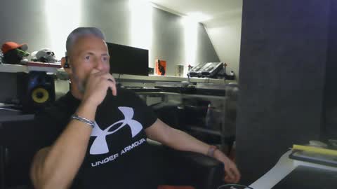 Snapshot of ruffi77 chatting on January 30, 2025, 11:34 pm Chico que rico Caliente online show from January 30, 2025, 11:34 pm