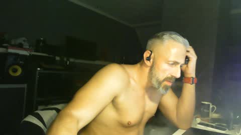 Snapshot of ruffi77 chatting on February 3, 2025, 8:46 am Chico que rico Caliente online show from February 3, 2025, 8:46 am