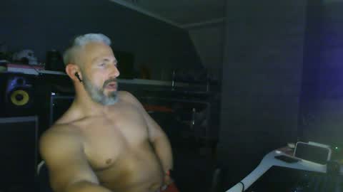 Snapshot of ruffi77 chatting on February 4, 2025, 1:34 am Chico que rico Caliente online show from February 4, 2025, 1:34 am