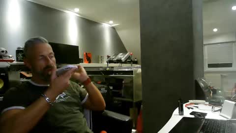 Snapshot of ruffi77 chatting on February 10, 2025, 12:50 pm Chico que rico Caliente online show from February 10, 2025, 12:50 pm