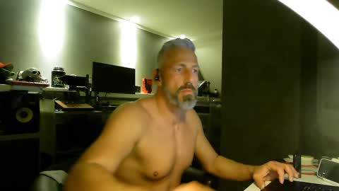 Snapshot of ruffi77 chatting on February 11, 2025, 3:29 am Chico que rico Caliente online show from February 11, 2025, 3:29 am