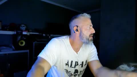 Snapshot of ruffi77 chatting on September 9, 2025, 12:21 am Chico que rico Caliente online show from September 9, 2025, 12:21 am