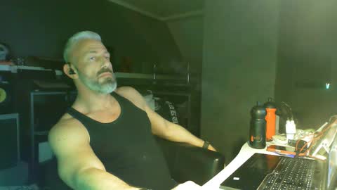 Chico que rico Caliente online show from February 20, 2026, 2:41 am