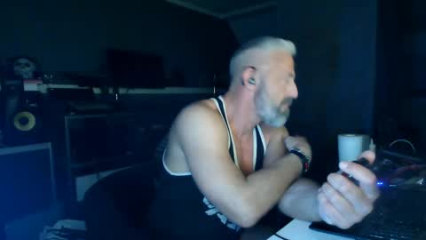 Chico que rico Caliente online show from April 23, 2026, 12:56 am