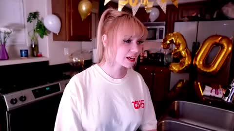 Lady online show from May 10, 2026, 3:01 am