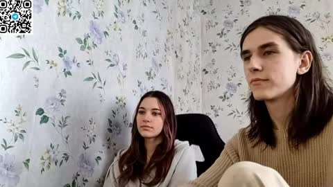 Snapshot of rusmedium chatting on April 1, 2026, 7:31 am Lisa and Vlad online show from April 1, 2026, 7:31 am