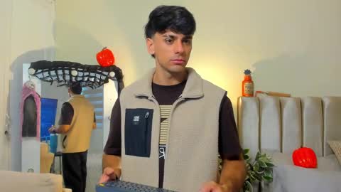 Snapshot of russ_w8 chatting on October 6, 2025, 11:18 am Russ online show from October 6, 2025, 11:18 am