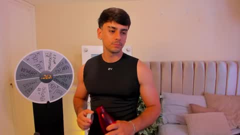 Snapshot of russ_w8 chatting on March 24, 2026, 7:19 pm Russ online show from March 24, 2026, 7:19 pm