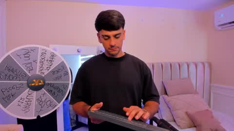 Snapshot of russ_w8 chatting on March 25, 2026, 7:20 pm Russ online show from March 25, 2026, 7:20 pm