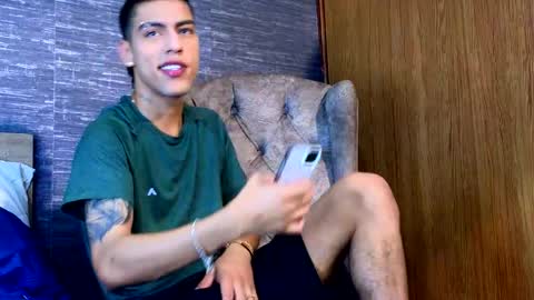  R U S S E L L  online show from February 5, 2025, 12:31 am