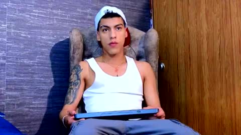  R U S S E L L  online show from February 7, 2025, 12:20 am