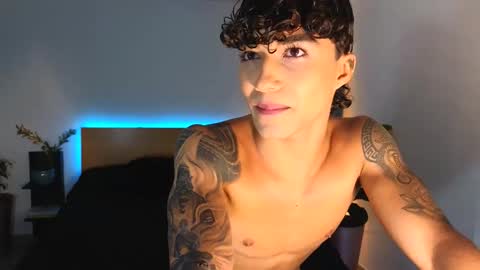  R U S S E L L  online show from September 16, 2025, 10:44 pm