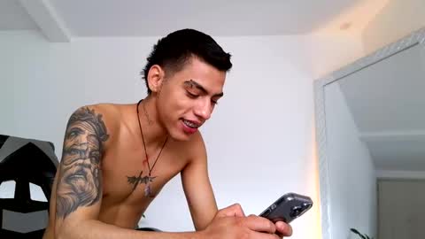  R U S S E L L  online show from October 22, 2025, 3:56 pm