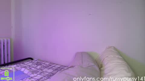 Snapshot of russypussy141 chatting on January 29, 2025, 2:42 pm Alex online show from January 29, 2025, 2:42 pm