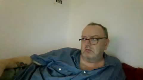 Snapshot of rustybee chatting on October 21, 2025, 3:57 pm rustybee online show from October 21, 2025, 3:57 pm