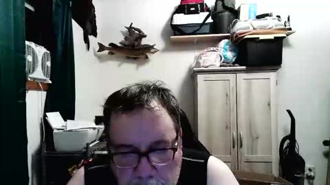 rwzar_1965 online show from April 29, 2026, 3:43 am