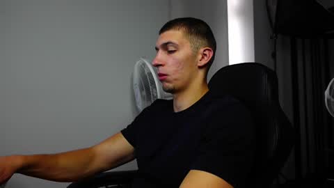 RYAN DOZER online show from September 13, 2025, 5:40 am