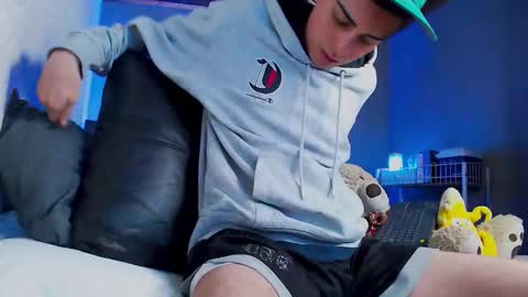 Snapshot of ryannhill_ chatting on February 10, 2026, 7:12 am Ryannhill online show from February 10, 2026, 7:12 am