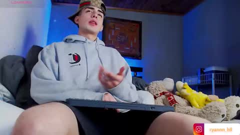 Snapshot of ryannhill_ chatting on February 19, 2026, 8:43 am Ryannhill online show from February 19, 2026, 8:43 am