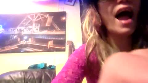 ryliemackenzie93 online show from March 25, 2026, 10:54 am