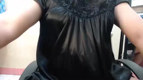 rylle_asian online show from January 6, 2026, 1:37 pm