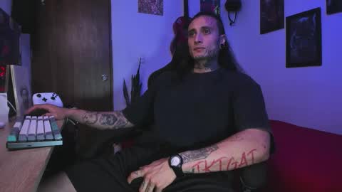 Snapshot of ryuk_it chatting on January 17, 2026, 2:05 am leopmonk help me reach 100 thumbs up online show from January 17, 2026, 2:05 am