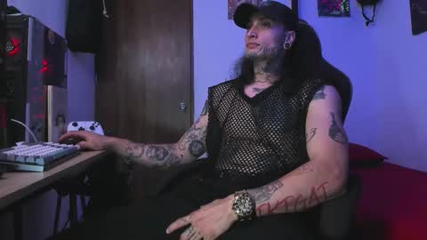 Snapshot of ryuk_it chatting on January 19, 2026, 2:04 am leopmonk help me reach 100 thumbs up online show from January 19, 2026, 2:04 am