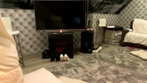 Snapshot of s_______________ chatting on March 11, 2025, 7:58 pm Laura online show from March 11, 2025, 7:58 pm