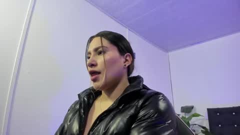 saaya_tay online show from November 12, 2025, 3:18 am