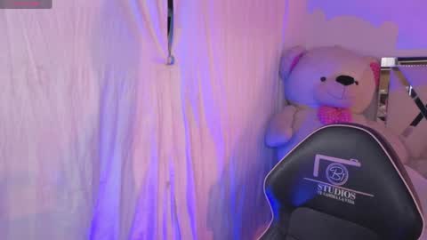 saaya_tay online show from April 8, 2026, 3:17 am