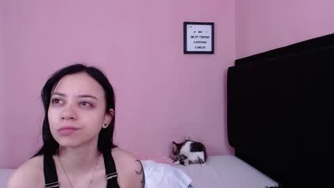 Snapshot of sabbrand_ chatting on September 24, 2025, 12:08 pm           online show from September 24, 2025, 12:08 pm