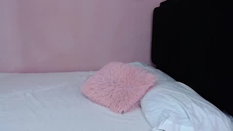 Snapshot of sabbrand_ chatting on September 27, 2025, 6:57 pm           online show from September 27, 2025, 6:57 pm
