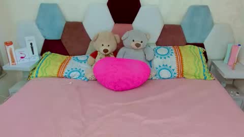 sabriana_smith1 online show from April 8, 2026, 3:06 am