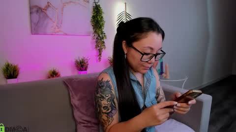 GMT7TueWedThuFriSatSun 0100am-0700am online show from November 19, 2025, 12:21 am