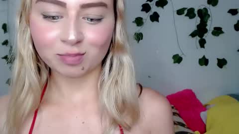 Snapshot of sabrinaexpositoxx chatting on January 22, 2025, 2:37 am SABRI online show from January 22, 2025, 2:37 am