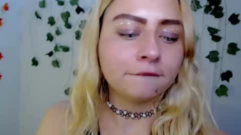 Snapshot of sabrinaexpositoxx chatting on March 2, 2025, 9:42 am SABRI online show from March 2, 2025, 9:42 am