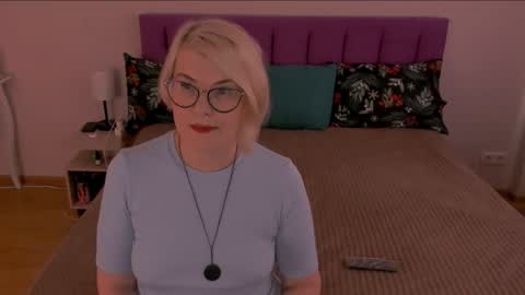 Sabrina MacMarren online show from February 6, 2025, 8:18 am