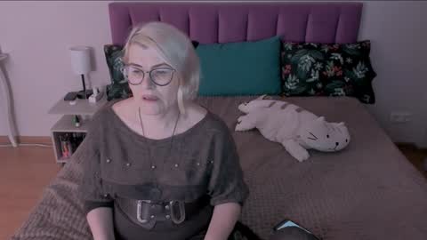 Sabrina MacMarren online show from February 7, 2025, 7:38 pm