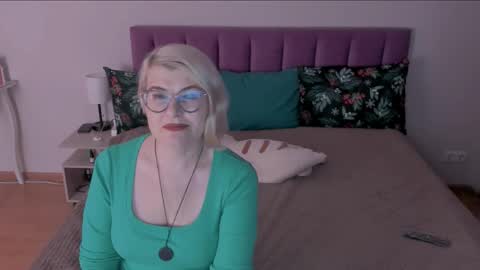 Sabrina MacMarren online show from February 9, 2025, 4:40 pm