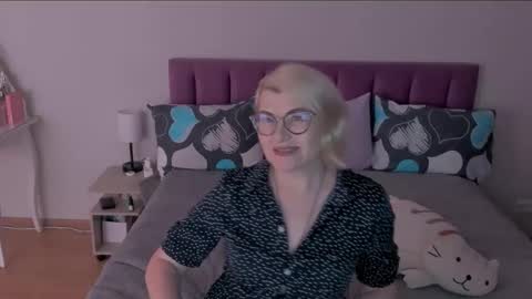 Sabrina MacMarren online show from February 20, 2025, 4:25 pm