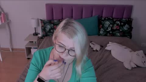 Sabrina MacMarren online show from February 28, 2025, 10:06 pm