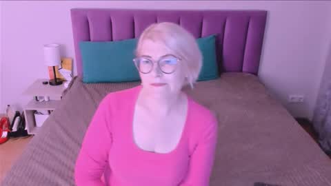 Sabrina MacMarren online show from September 27, 2025, 3:50 pm