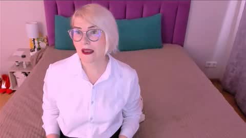 Sabrina MacMarren online show from November 18, 2025, 7:57 am