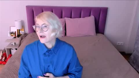 Sabrina MacMarren online show from November 23, 2025, 12:27 pm