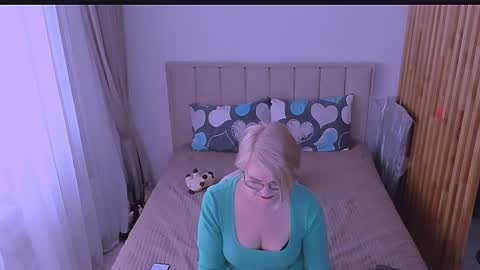 Sabrina MacMarren online show from April 6, 2026, 1:12 pm