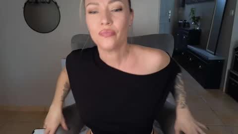 sacha__xx online show from February 19, 2025, 1:50 pm