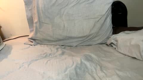 Snapshot of sackskincreamer chatting on February 14, 2025, 7:49 am R online show from February 14, 2025, 7:49 am