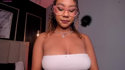 Sophie online show from November 20, 2025, 5:40 am