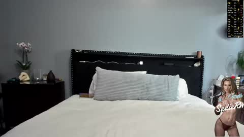 SadieRW online show from April 28, 2026, 1:04 am