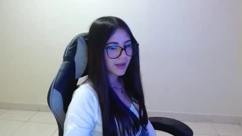 Sahaliefox  online show from October 21, 2025, 10:21 pm